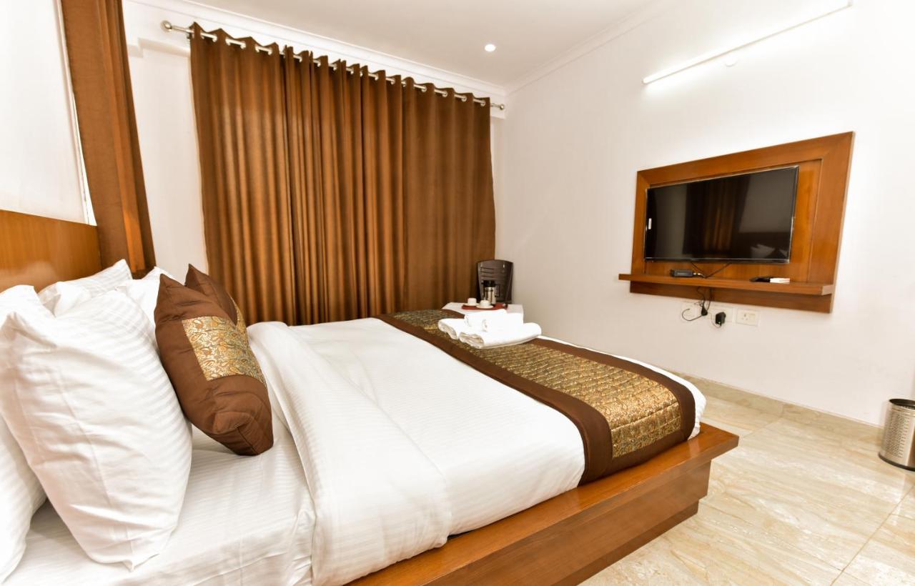 Hotel Luxury Collection Gurgaon Exteriör bild