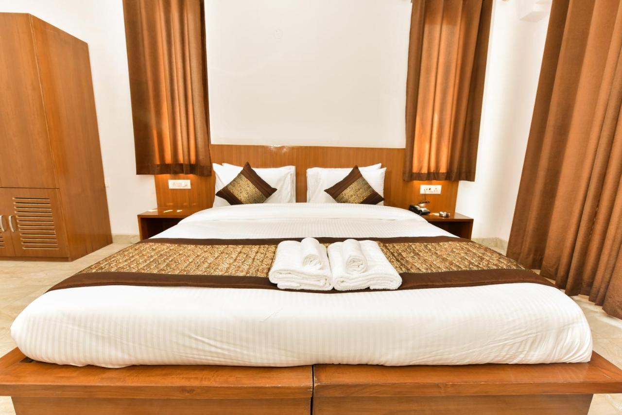Hotel Luxury Collection Gurgaon Exteriör bild