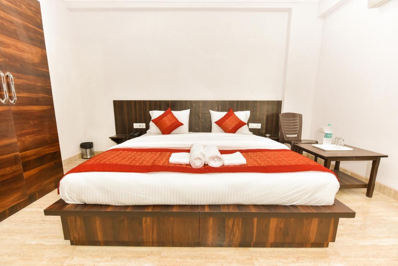 Hotel Luxury Collection Gurgaon Exteriör bild