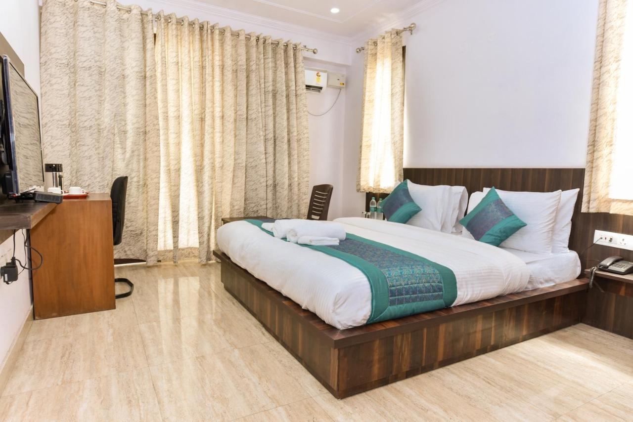 Hotel Luxury Collection Gurgaon Exteriör bild