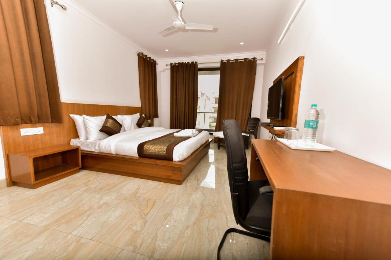 Hotel Luxury Collection Gurgaon Exteriör bild
